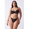 Tanga noir en dentelle avec bijou losanges dorés
