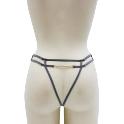 String gris avec bijou couleur aléatoire et chaîne dorée