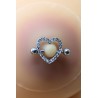 Paire de cache-tétons piercing barre coeur faux diamant peau claire 