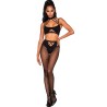 Ensemble de deux pièces avec brassière à lanières et collants.