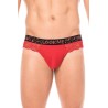 String rouge en dentelle délicate 